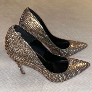 Bling pumps